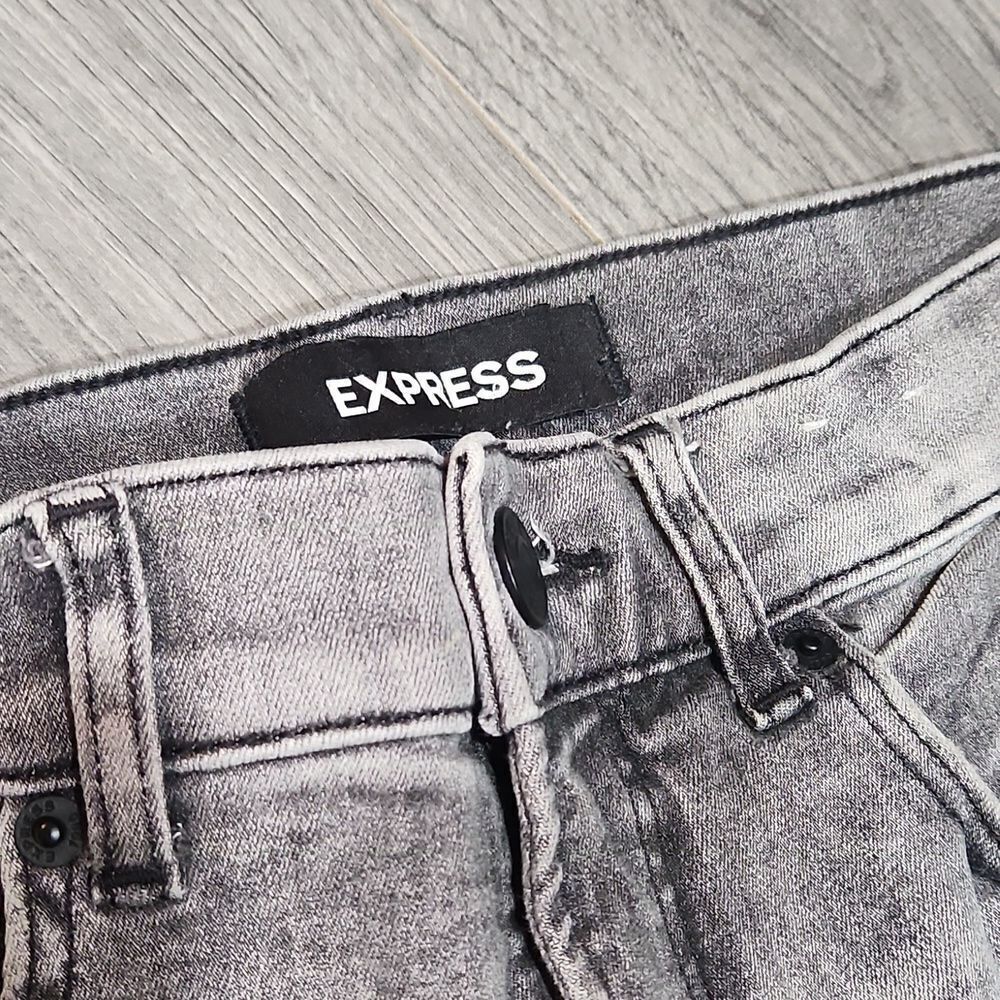 Express Black/Gray Wash Raw Hem Skinny Cropped Jeans - Picture 4 of 6